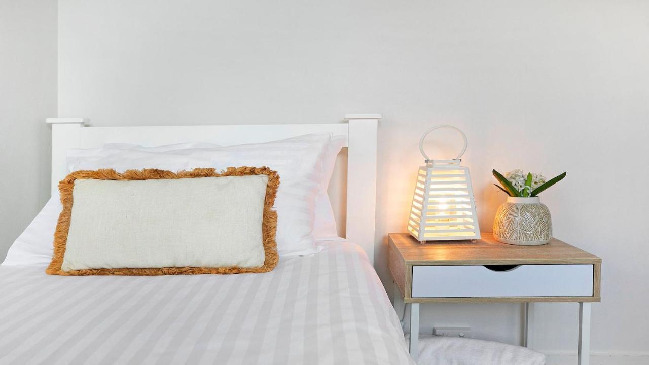 St Tropez Beachside Luxe Apartment *